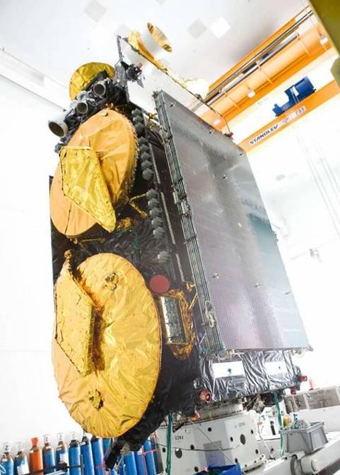 Source : Photographies du satellite W2A dans une salle blanche de Thales Alenia Spaces, Cannes La Boca.