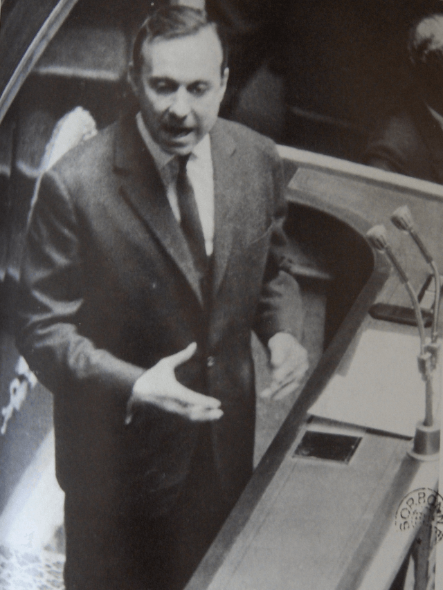 Michel Debré à la tribune de l'Assemblée nationale