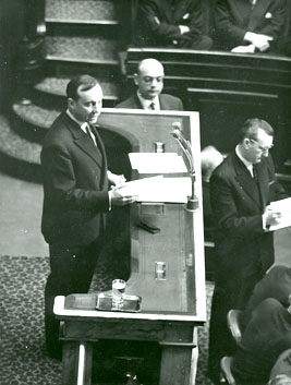 Michel Debré à la tribune de l’Assemblée nationale
